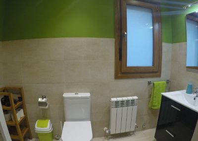 Baño Habitación Orgi - Casa Rural Iturburu situada en Lekunberri