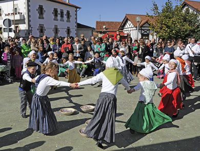 Día de la Virgen del Pilar en Lekunberri - Casa Rural Iturburu