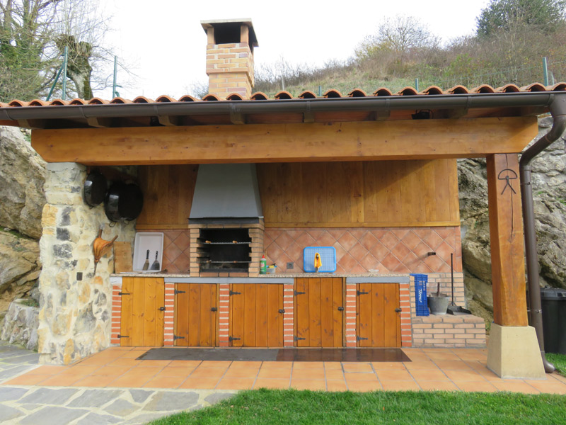 Barbacoa exterior - Casa Rural Iturburu